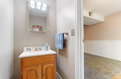 Bath - 6578 Knottypine Dr, Cincinnati, OH 45230 photo 3 of 3