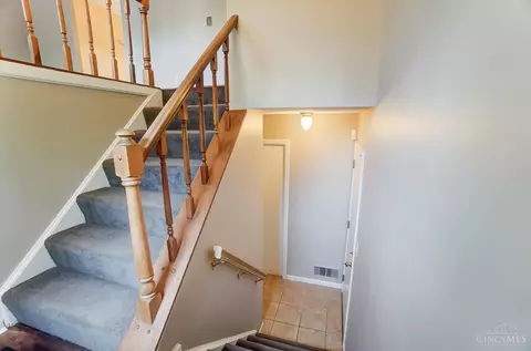 Entry Way - 6578 Knottypine Dr, Cincinnati, OH 45230 photo 2 of 3