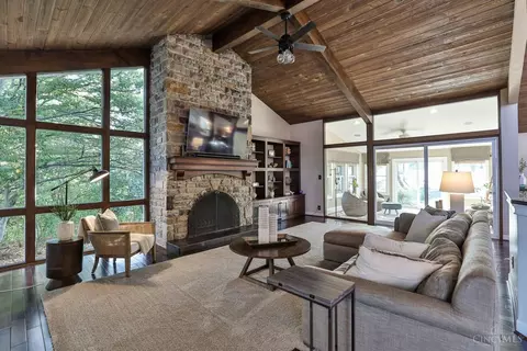Living - 548 Rollingrock Ln, Cincinnati, OH 45255 photo 1 of 5