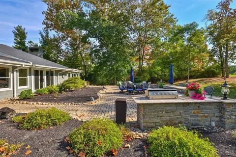Exterior - 548 Rollingrock Ln, Cincinnati, OH 45255 photo 6 of 19