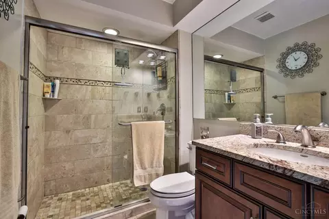 Bath - 548 Rollingrock Ln, Cincinnati, OH 45255 photo 4 of 6