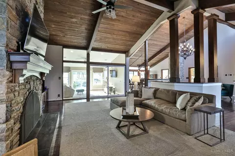 Living - 548 Rollingrock Ln, Cincinnati, OH 45255 photo 3 of 5