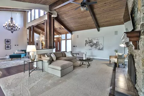 Living - 548 Rollingrock Ln, Cincinnati, OH 45255 photo 2 of 5