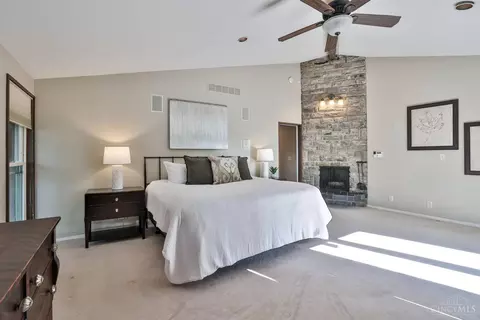 Bedroom - 548 Rollingrock Ln, Cincinnati, OH 45255 photo 2 of 8