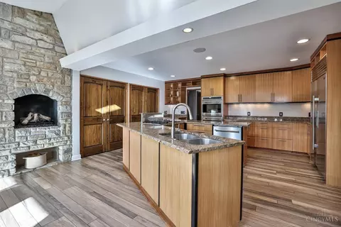 Kitchen - 548 Rollingrock Ln, Cincinnati, OH 45255 photo 1 of 7