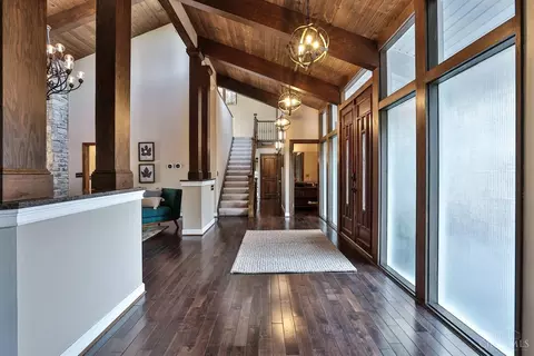 Entry Way - 548 Rollingrock Ln, Cincinnati, OH 45255 photo 2 of 5