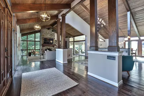 Entry Way - 548 Rollingrock Ln, Cincinnati, OH 45255 photo 3 of 5