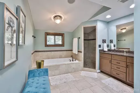 Bath - 548 Rollingrock Ln, Cincinnati, OH 45255 photo 1 of 6