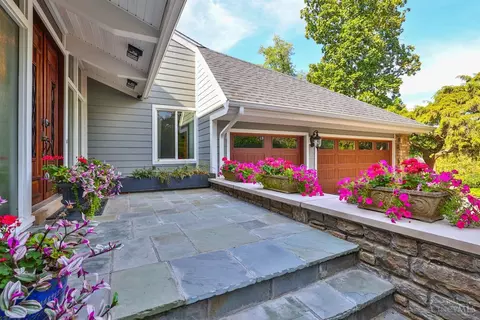 Exterior - 548 Rollingrock Ln, Cincinnati, OH 45255 photo 5 of 19
