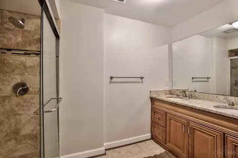 Bath - 548 Rollingrock Ln, Cincinnati, OH 45255 photo 6 of 6