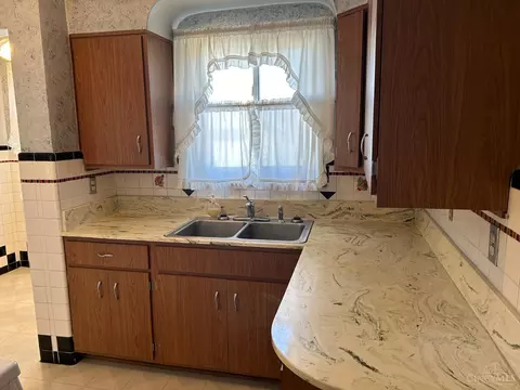 Kitchen - 1618 Joseph Ct, Cincinnati, OH 45231 photo 1 of 5