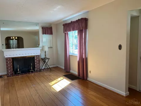 Living - 1618 Joseph Ct, Cincinnati, OH 45231 photo 3 of 7