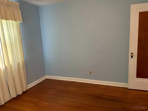 Bedroom - 1618 Joseph Ct, Cincinnati, OH 45231 photo 4 of 9