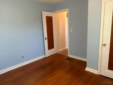 Bedroom - 1618 Joseph Ct, Cincinnati, OH 45231 photo 2 of 9