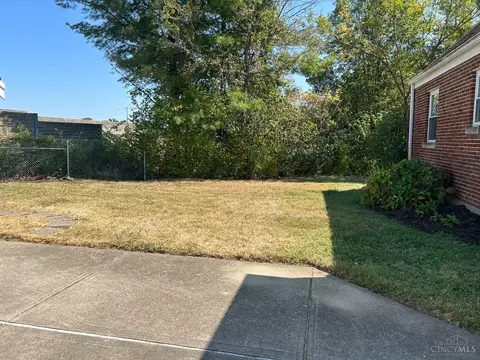 Exterior - 1618 Joseph Ct, Cincinnati, OH 45231 photo 7 of 12