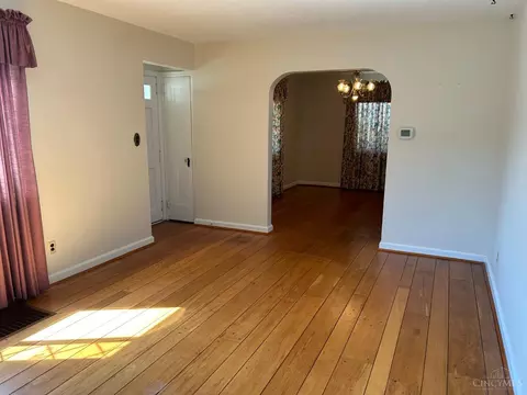 Living - 1618 Joseph Ct, Cincinnati, OH 45231 photo 5 of 7