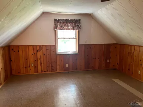 Bedroom - 1618 Joseph Ct, Cincinnati, OH 45231 photo 5 of 9