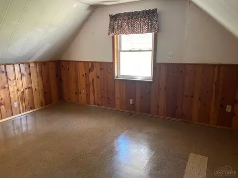 Bedroom - 1618 Joseph Ct, Cincinnati, OH 45231 photo 7 of 9