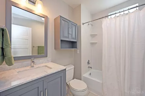 Bath - 2727 Atlantic Ave, Cincinnati, OH 45209 photo 2 of 3