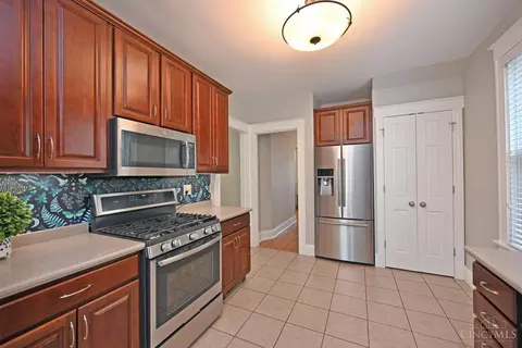 Kitchen - 2727 Atlantic Ave, Cincinnati, OH 45209 photo 3 of 4