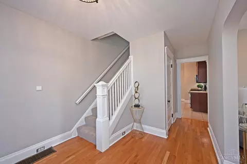 Entry Way - 2727 Atlantic Ave, Cincinnati, OH 45209 photo 2 of 4