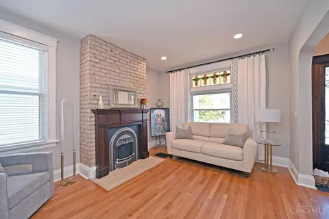 Living - 2727 Atlantic Ave, Cincinnati, OH 45209 photo 3 of 3