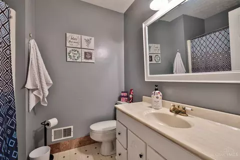 Bath - 11981 Blackhawk Cir, Cincinnati, OH 45240 photo 3 of 3