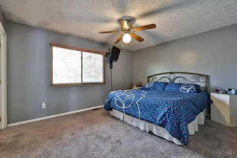 Bedroom - 11981 Blackhawk Cir, Cincinnati, OH 45240 photo 1 of 6