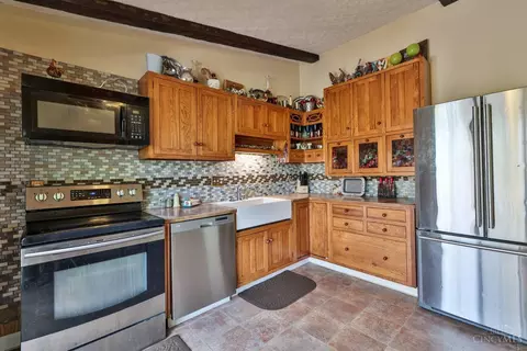 Kitchen - 11981 Blackhawk Cir, Cincinnati, OH 45240 photo 3 of 5