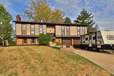Exterior - 11981 Blackhawk Cir, Cincinnati, OH 45240 photo 2 of 11