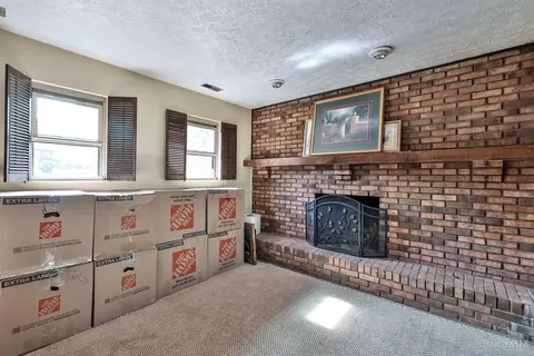 Living - 11981 Blackhawk Cir, Cincinnati, OH 45240 photo 5 of 5