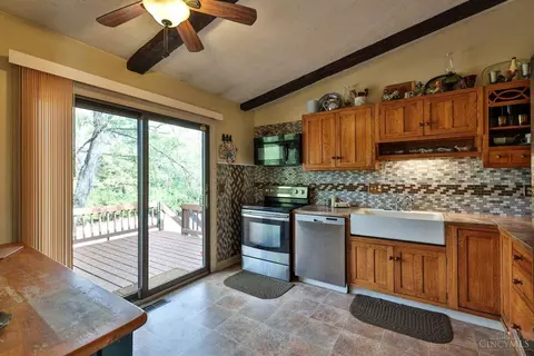 Kitchen - 11981 Blackhawk Cir, Cincinnati, OH 45240 photo 1 of 5
