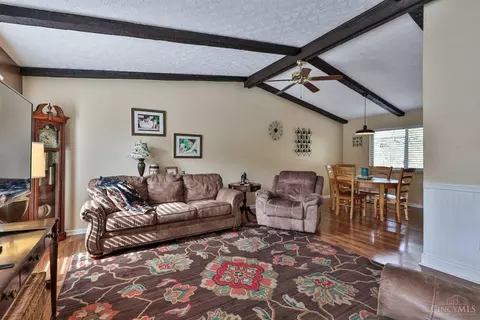 Living - 11981 Blackhawk Cir, Cincinnati, OH 45240 photo 3 of 5