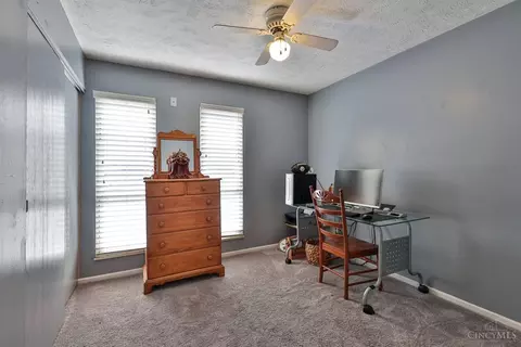 Bedroom - 11981 Blackhawk Cir, Cincinnati, OH 45240 photo 5 of 6