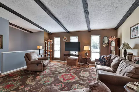 Living - 11981 Blackhawk Cir, Cincinnati, OH 45240 photo 2 of 5