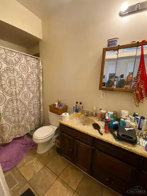 Bath - 258 Strader Ave, Cincinnati, OH 45226 photo 2 of 2