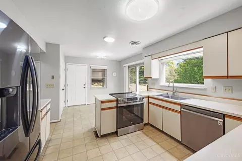 Kitchen - 9005 Decima St, Blue Ash, OH 45242 photo 2 of 2