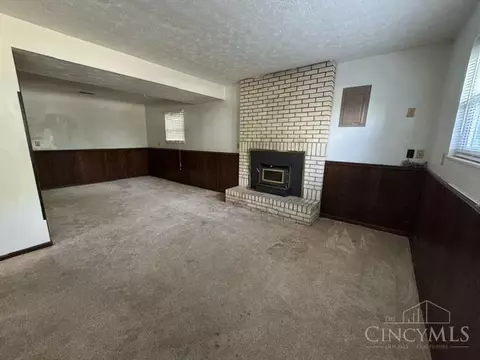 Living - 1589 Forester Dr, Cincinnati, OH 45240 photo 2 of 4