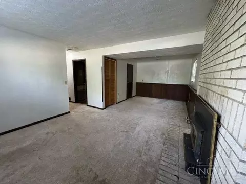 Living - 1589 Forester Dr, Cincinnati, OH 45240 photo 3 of 4