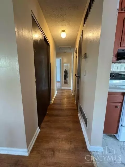 Entry Way - 1589 Forester Dr, Cincinnati, OH 45240 photo 2 of 5