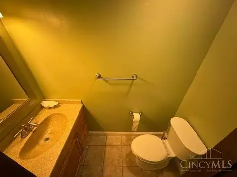 Bath - 1589 Forester Dr, Cincinnati, OH 45240 photo 1 of 2