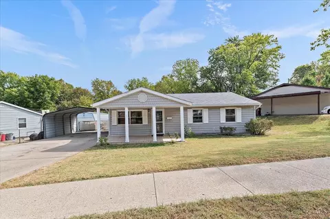 1632 Chippewa Dr, New Miami, OH 45013