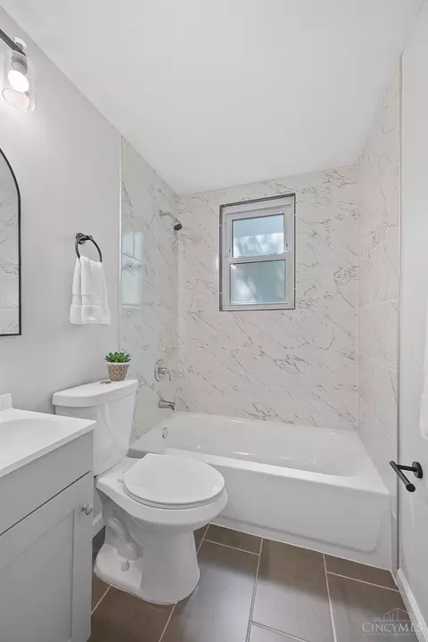 Bath - 1415 Cedar Ave, Cincinnati, OH 45224 photo 4 of 4