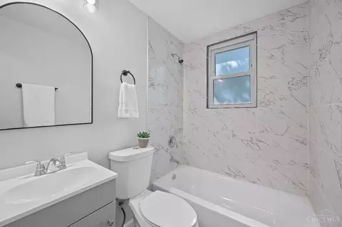 Bath - 1415 Cedar Ave, Cincinnati, OH 45224 photo 3 of 4