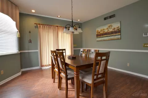 Dining - 4717 Highridge Ave, Cincinnati, OH 45238 photo 2 of 4