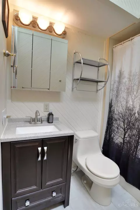 Bath - 4717 Highridge Ave, Cincinnati, OH 45238 photo 1 of 1