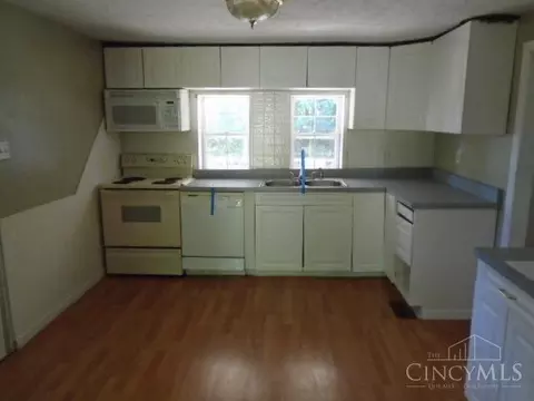 216 Bland Ave, Blanchester, OH 45107 photo 3