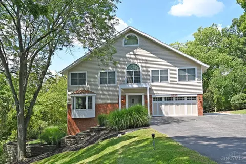5555 Oakvista Dr, Cincinnati, OH 45227