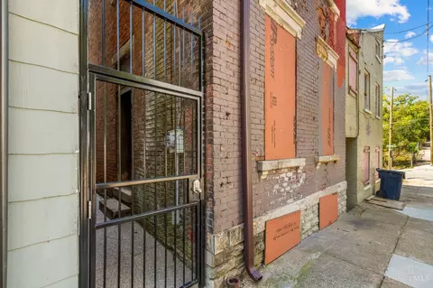 Exterior - 249 Renner St, Cincinnati, OH 45214 photo 2 of 3