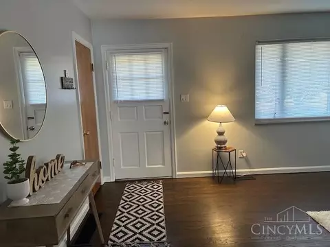 Entry Way - 1727 Norcol Ln, Cincinnati, OH 45231 photo 1 of 3